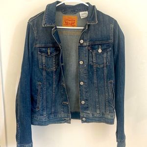 Levi fitted denim jacket! Worn only once. Like new.